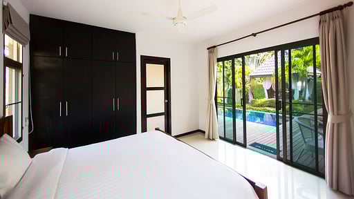 Villa Heni Bedroom 2