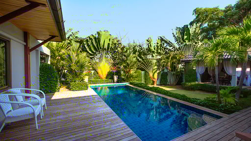 Villa Heni Swimming pool