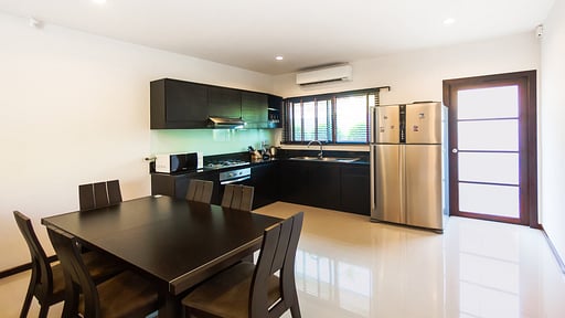 Villa Heni Dining area