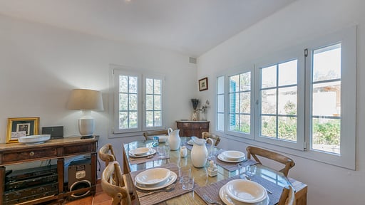 Villa Herdain Dining area