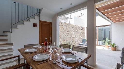 Villa Hessian Dining area