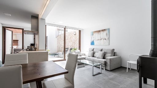 Villa Hessian Dining area