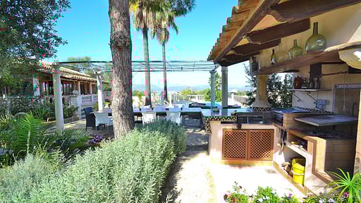 Villa Can Bisbe Garten