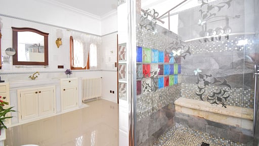 Villa Can Bisbe Schlafzimmer 1