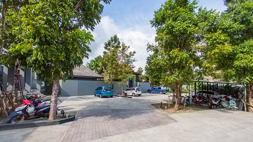Villa Hihiria Parking areas