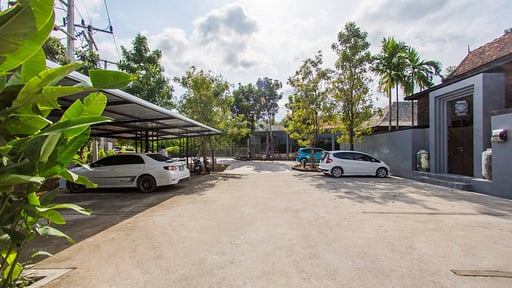 Villa Hihiria Parking areas