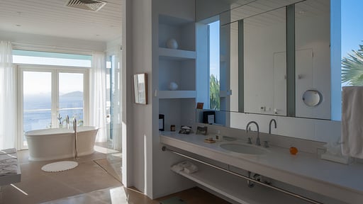 Villa Hill House Bedroom 1