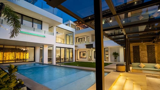 Villa House of Light Piscina