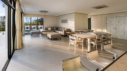 Villa Hruhra Dining area