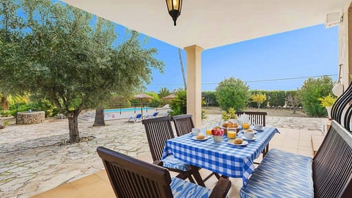 Villa Idu Dining area