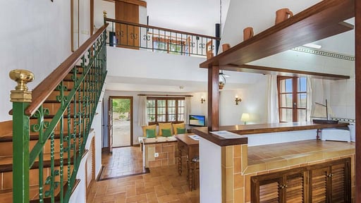 Villa Idu Dining area