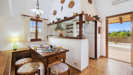 Villa Idu Dining area