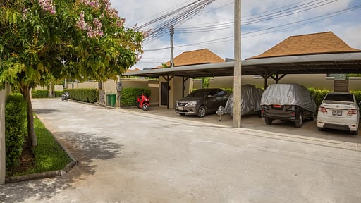 Villa Ikaroa Parking areas