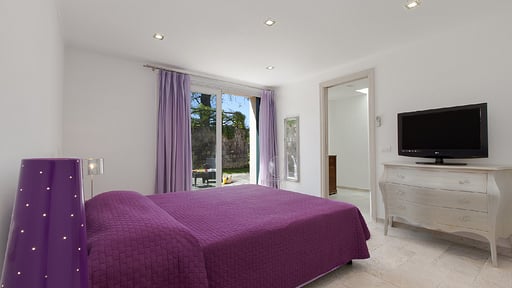 Villa Il Noce Bedroom 1