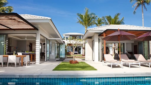 Villa Inasia Schwimmbad 1