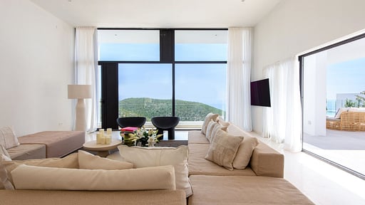 Villa Infinite Salon