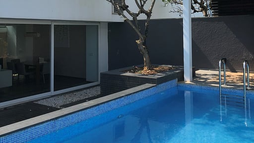 Infiniti Bay Villa Swimming pool