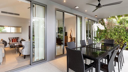Villa Infinity Blue Dining area
