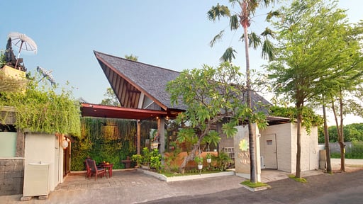 Ini Vie Villa Two Others