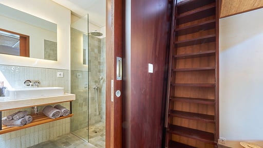 Villa Iris Bumbak Bedroom 2