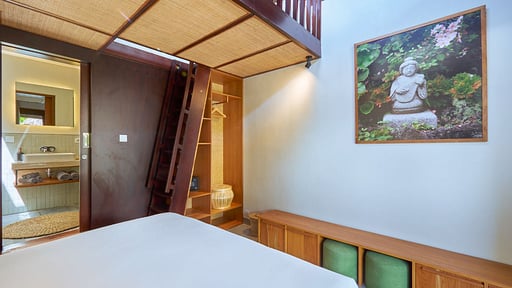Villa Iris Bumbak Bedroom 2