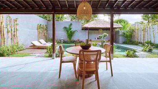 Villa Iris Bumbak Dining area