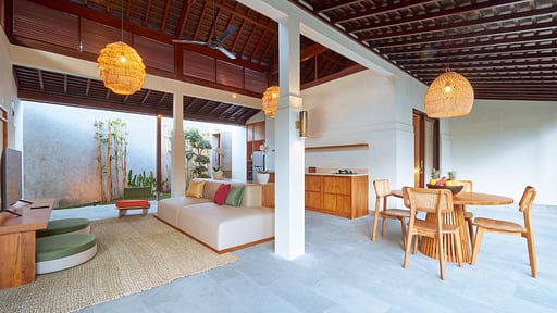 Villa Iris Bumbak Dining area