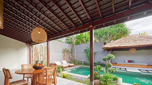 Villa Iris Bumbak Dining area