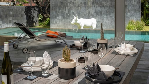 Villa Issi Dining area