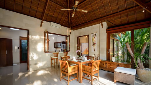 Villa Istana Satu Dining area