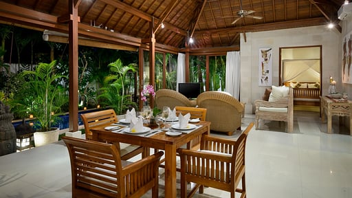 Villa Istana Satu Dining area