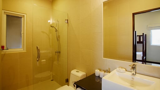 Villa Ivory Bedroom 6