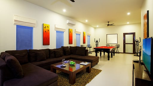 Villa Ivory Media room