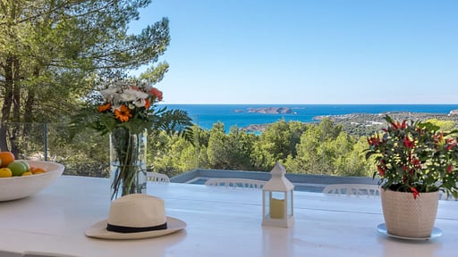 Villa Ivy Cala Tarida Dining area