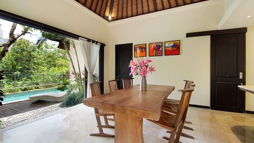 Villa Jade Dining area