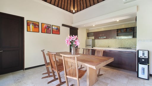 Villa Jade Dining area