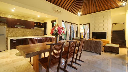 Villa Jade Dining area