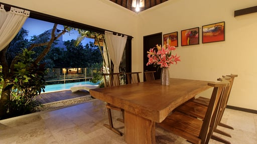 Villa Jade Dining area