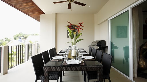 Villa Jade Dining area