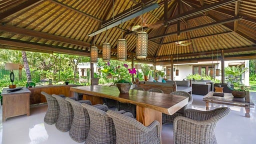 Villa Jagaditha Dining area