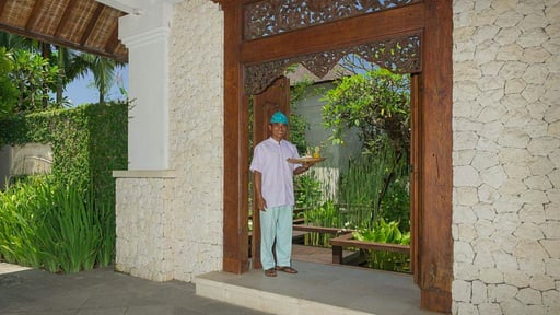 Villa Jagaditha Villa staff