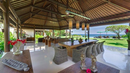 Villa Jagaditha Dining area