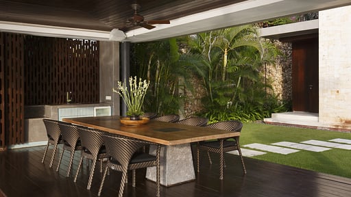 Villa Jamadara Dining area