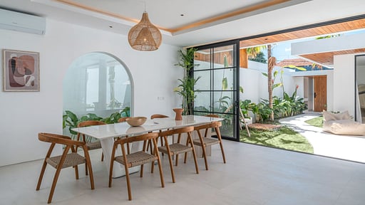 Villa Janoor Dining area