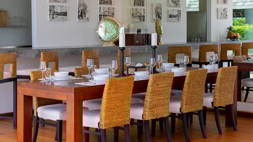 Villa Jasmine Waterslide Dining area