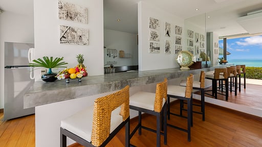 Villa Jasmine Waterslide Dining area