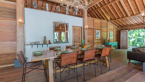 Villa Joglo Tumbak Bayuh Dining area