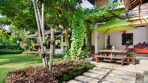 Villa Jumah Dining area