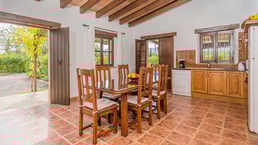 Villa Just Dining area