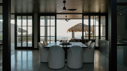 Villa Kaimu Dining area